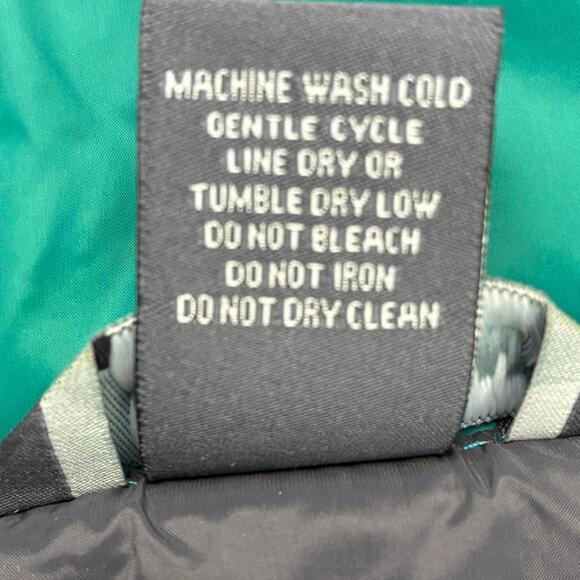 Jeep Jamboree USA Quilted Teal Polyloft Puffer Vest - Outdoors gropcore granola - Picture 6 of 9